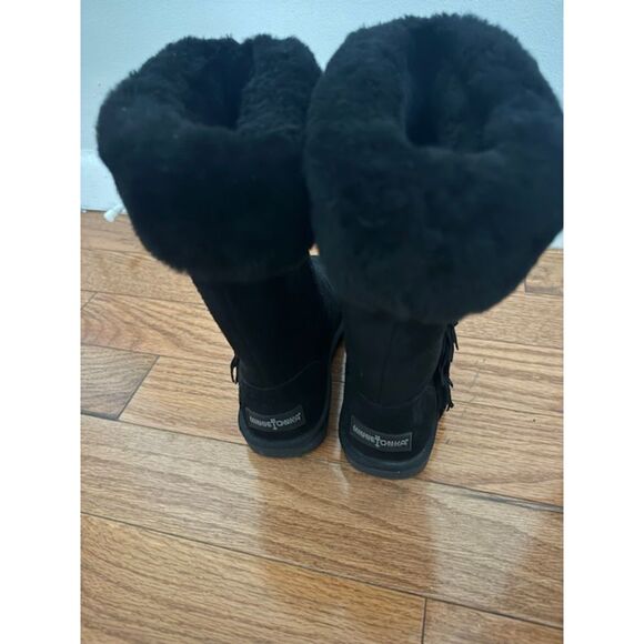 NWT Minnetonka Suede Shearling Black boots with Fringe, Size 6. - Picture 2 of 9